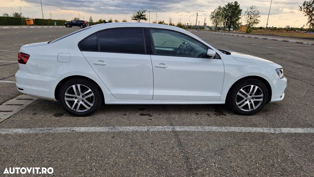 Volkswagen Jetta - 4