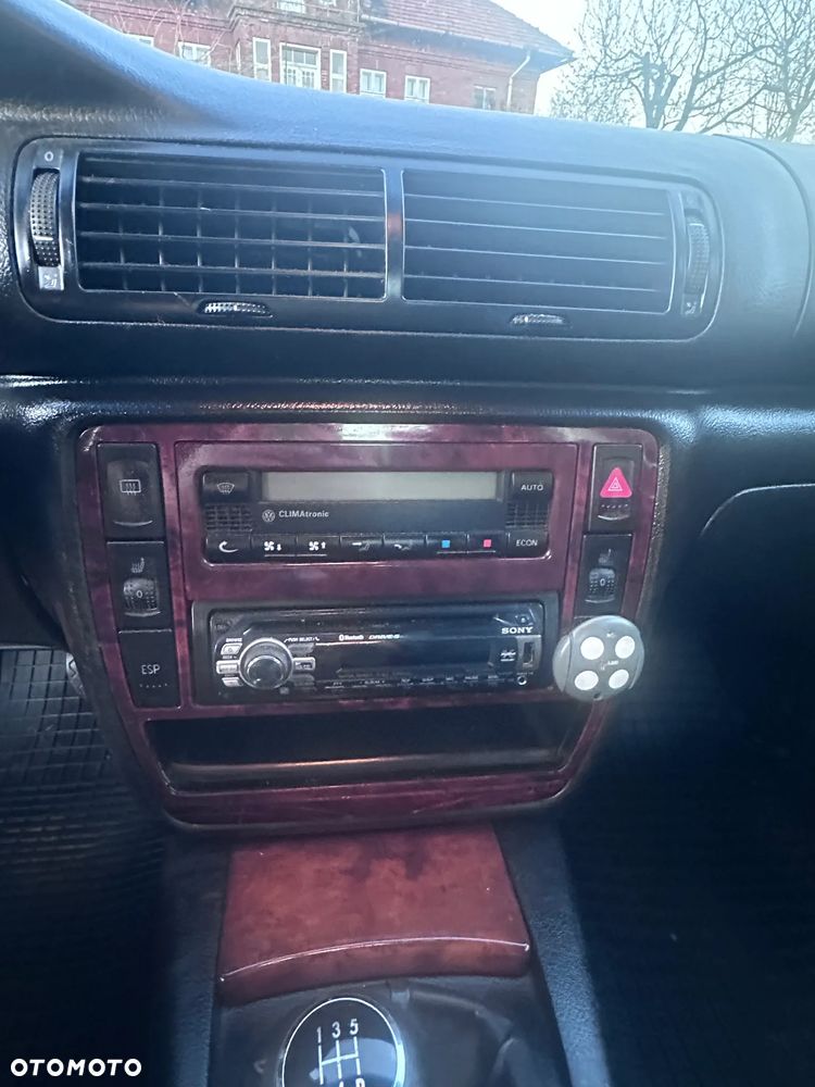 Volkswagen Passat 1.9 TDI Exclusive - 9