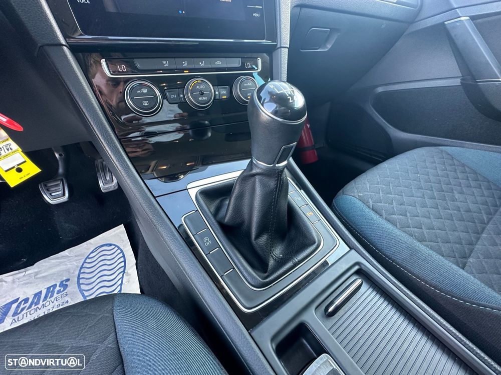 VW Golf Variant 1.6 TDi SCR IQ.DRIVE - 18