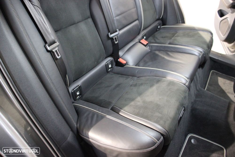 Volvo XC 60 2.0 D4 R-Design Geartronic - 17