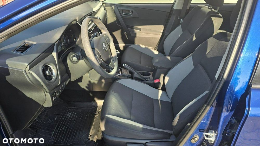 Toyota Auris - 12