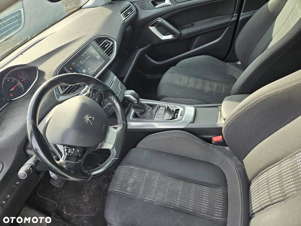 Peugeot 308 1.2 PureTech Allure S&S - 6