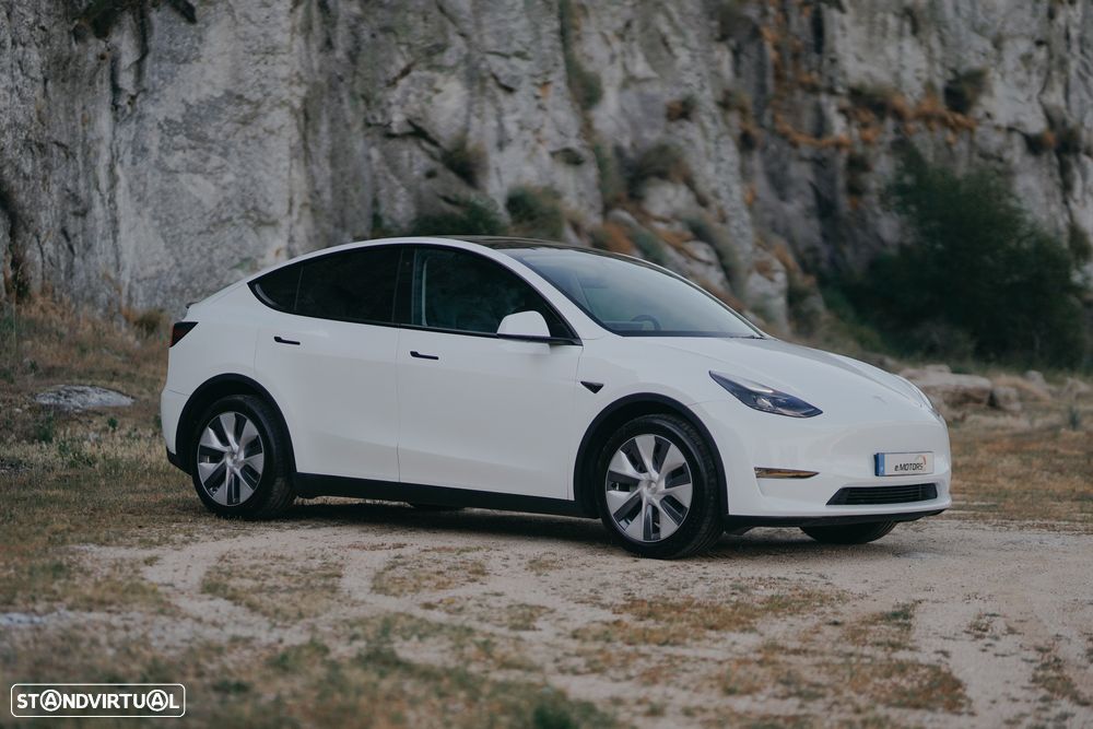 Tesla Model Y Long Range Dual Motor AWD - 13