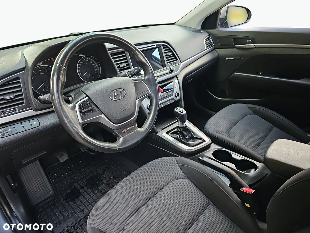 Hyundai Elantra 1.6 Comfort - 4
