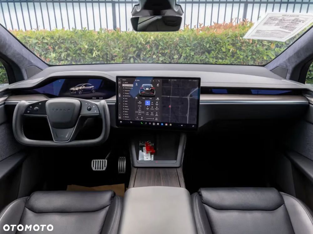 Tesla Model X - 23