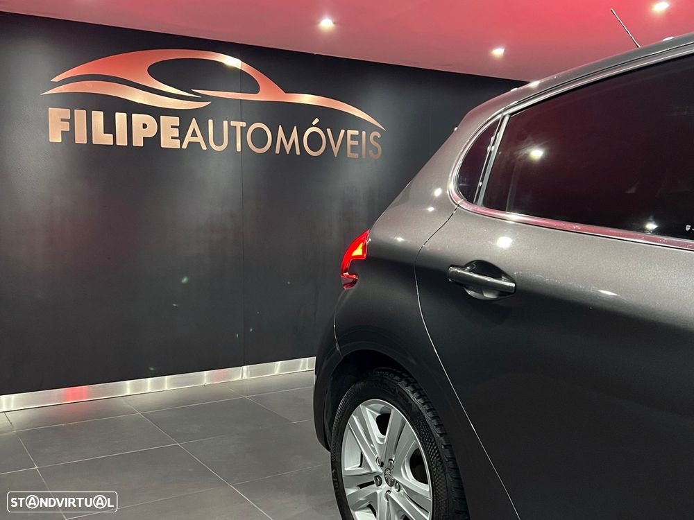 Peugeot 208 1.2 PureTech Allure - 33