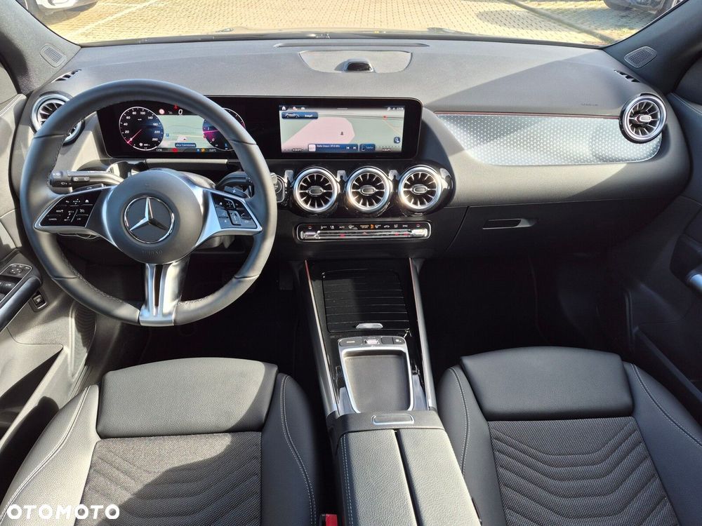Mercedes-Benz GLA - 27