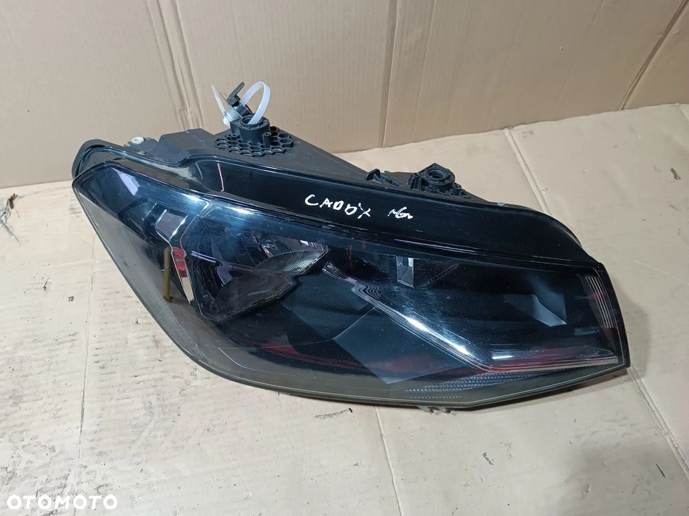 LAMPA PRAWA PRZÓD PRZEDNIA VOLKSWAGEN CADDY 16R - 1