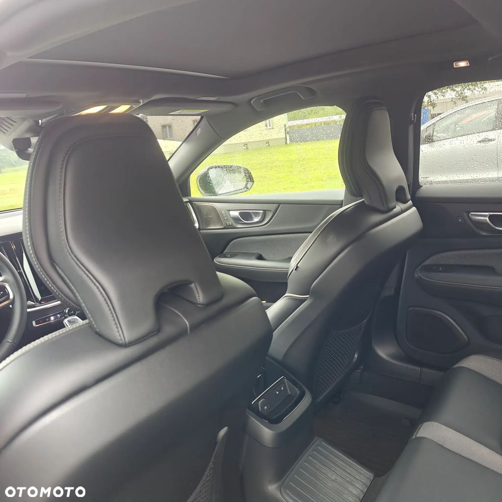 Volvo S60 T8 Recharge AWD Plus Dark - 17