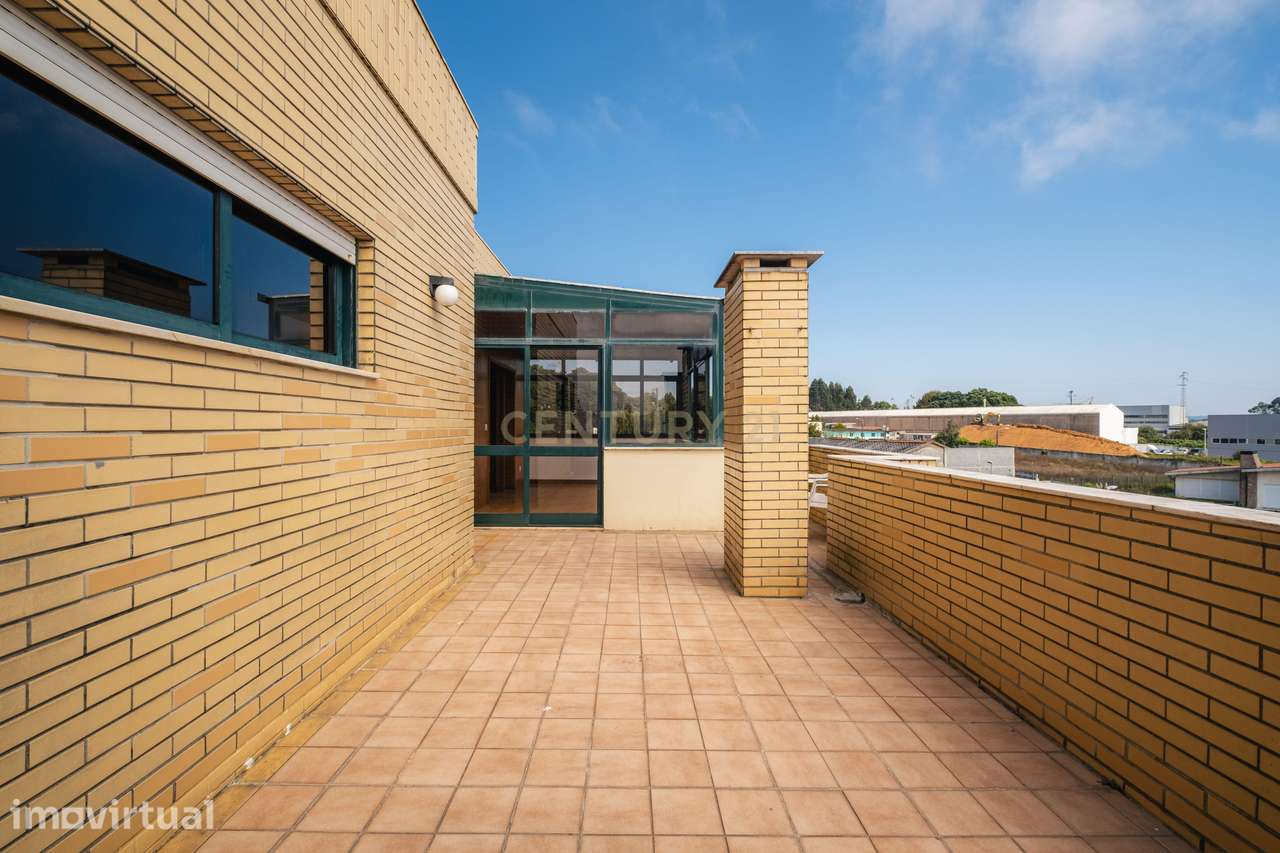 Apartamento T3 com Terraço, Vista Mar e Garagem Box em Arcozelo – Vila - Grande imagem: 3/33