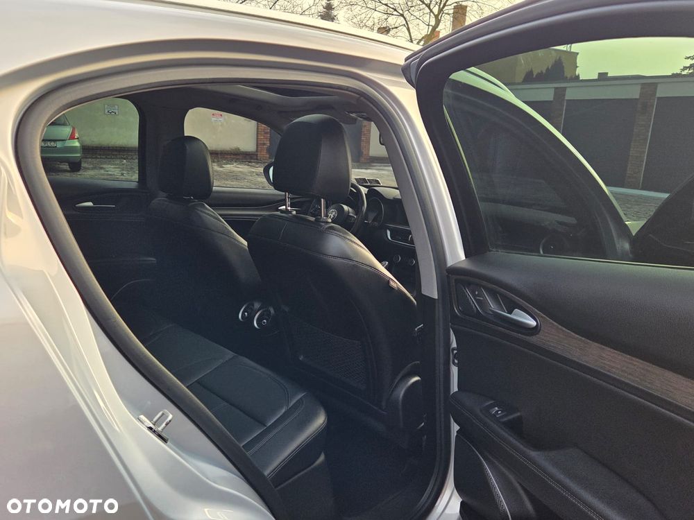 Alfa Romeo Stelvio 2.0 Turbo 16V AT8-Q4 Veloce - 21