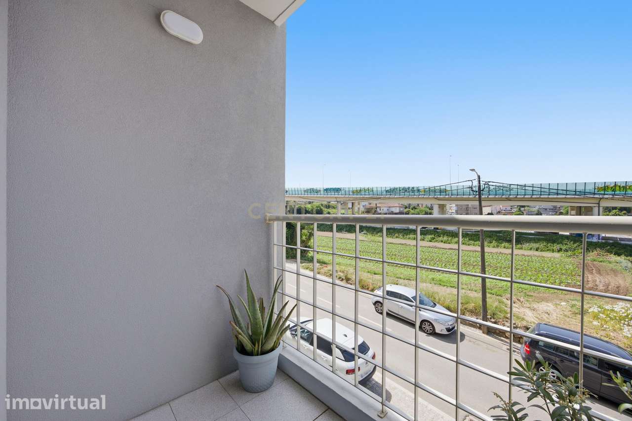 Apartamento T2+1 com excelente exposição solar, varanda, garagem e arr - Grande imagem: 4/20
