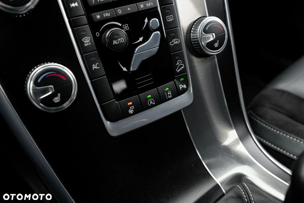 Volvo XC 60 T5 AWD R-Design Momentum EU6 - 36