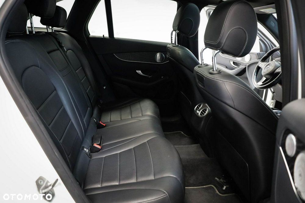 Mercedes-Benz GLC - 32