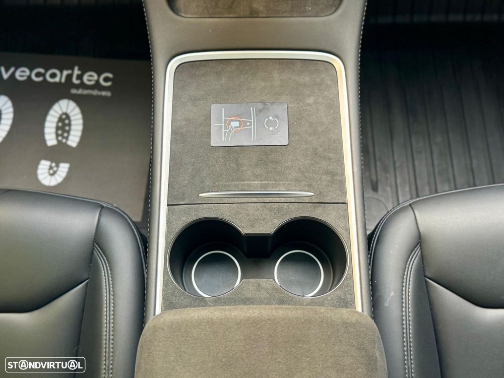 Tesla Model Y Long Range Dual Motor AWD - 16