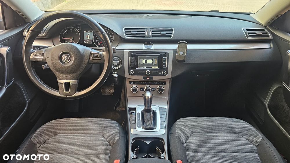Volkswagen Passat - 4