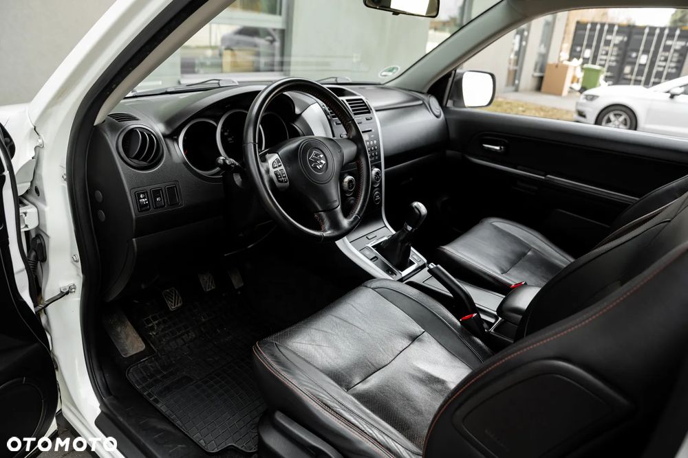 Suzuki Grand Vitara 1.6 Black&White - 7