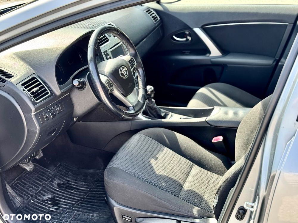 Toyota Avensis 1.8 Sol plus NAVI - 17