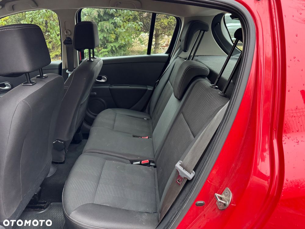 Renault Clio - 17