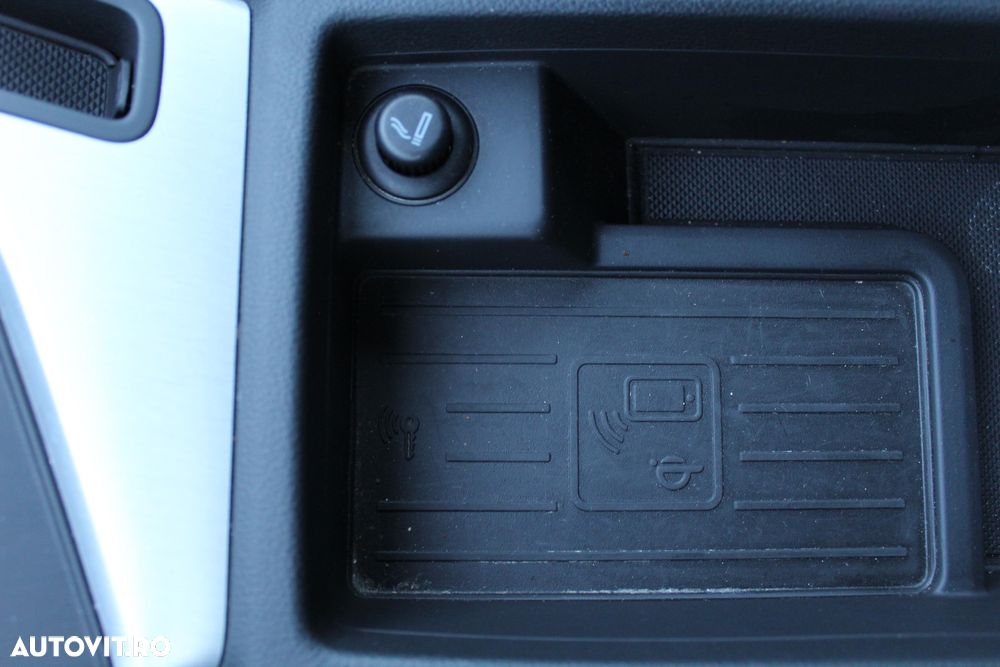 Audi A4 Avant 2.0 40 TDI quattro S tronic S Line - 35