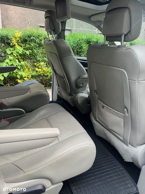 Chrysler Town & Country 3.6 Limited - 32