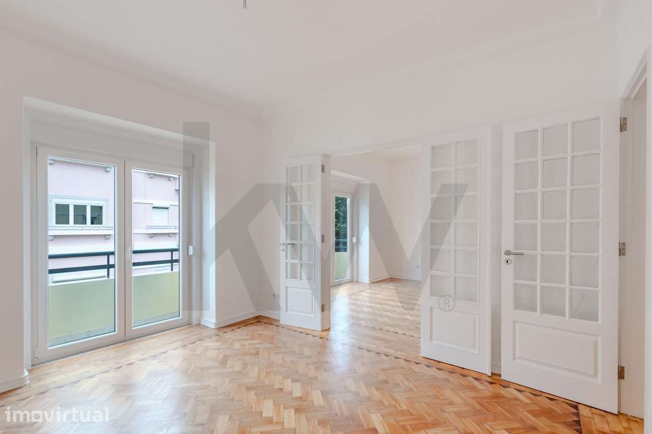 Apartamento T3+1 Luminoso e com Varanda no Campo Pequeno