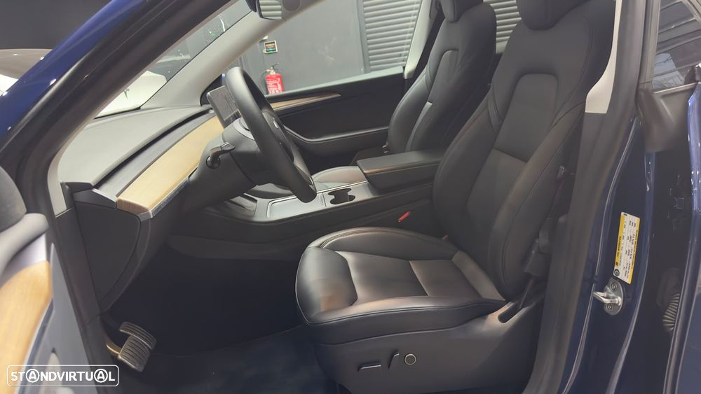 Tesla Model Y Performance Dual Motor AWD - 17