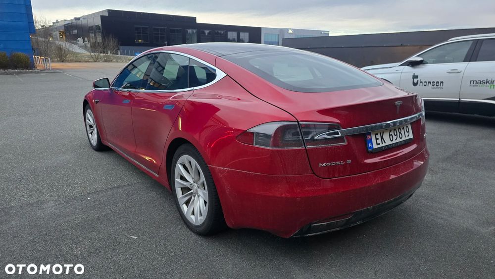 Tesla Model S - 33
