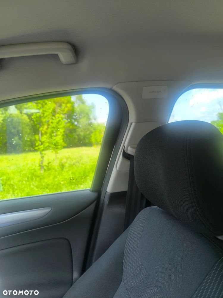 Ford Mondeo - 28