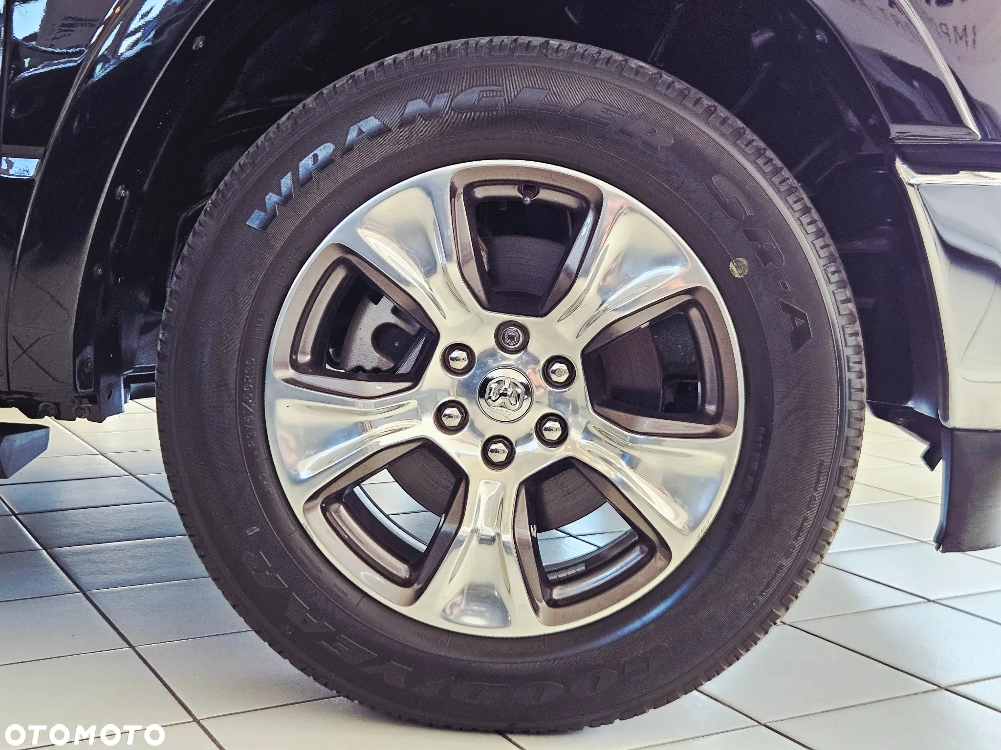 RAM 1500 5.7 Crew Cab Laramie - 10
