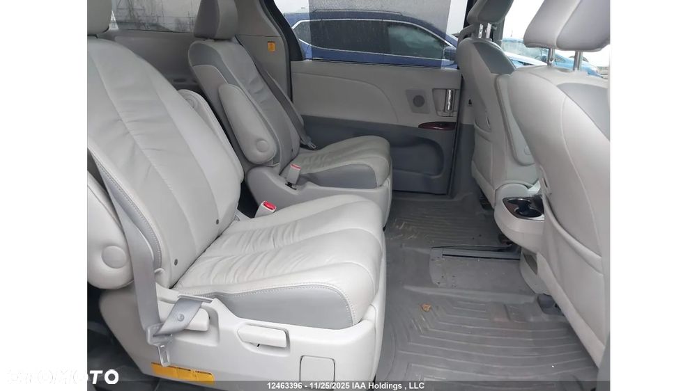 Toyota Sienna 3.5 XLE AWD - 10