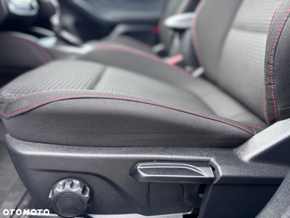 Ford Focus 1.0 EcoBoost mHEV ST-Line X - 30