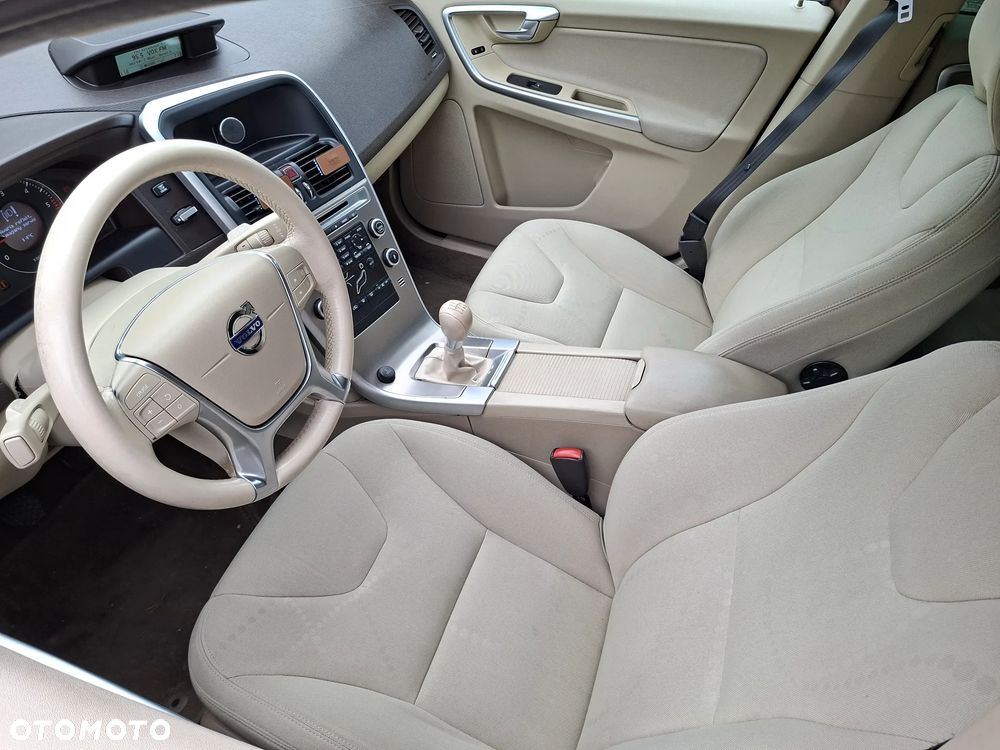 Volvo XC 60 2.4D - 11