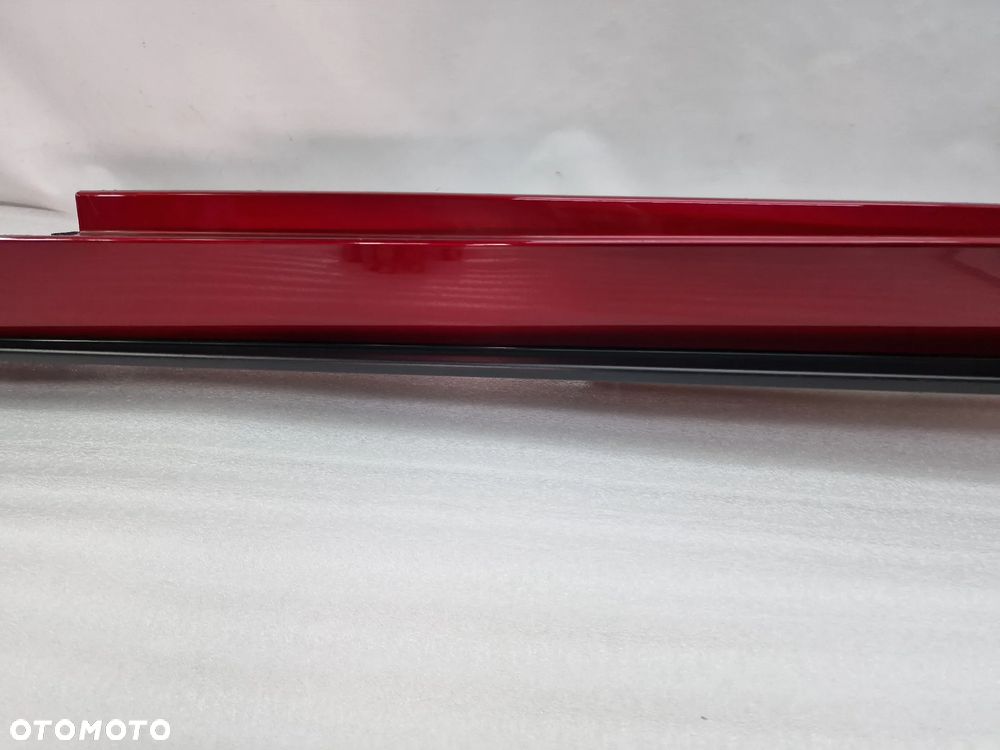 MAZDA 3 GT SPORT LEWA ŁADNA LISTWA PROGOWA / NAKŁADKA PROGU , KOLOR BORDO METALIK , NR BCJH-51P51 , NR AUKCJI PR334 - 3
