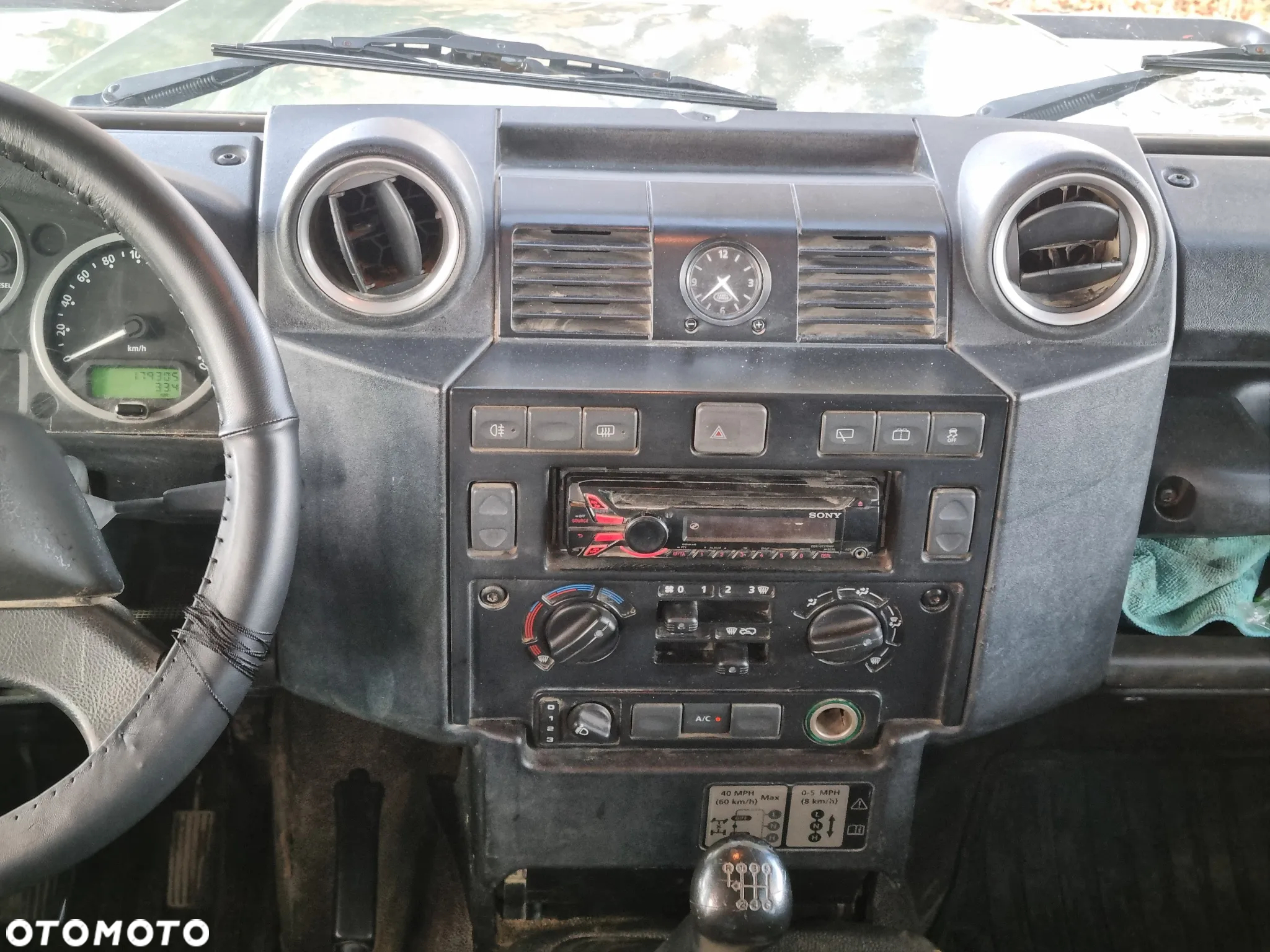 Land Rover Defender - 9
