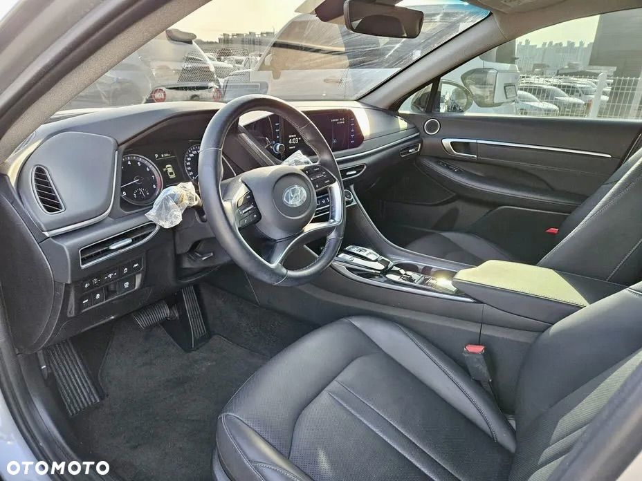Hyundai Sonata - 11