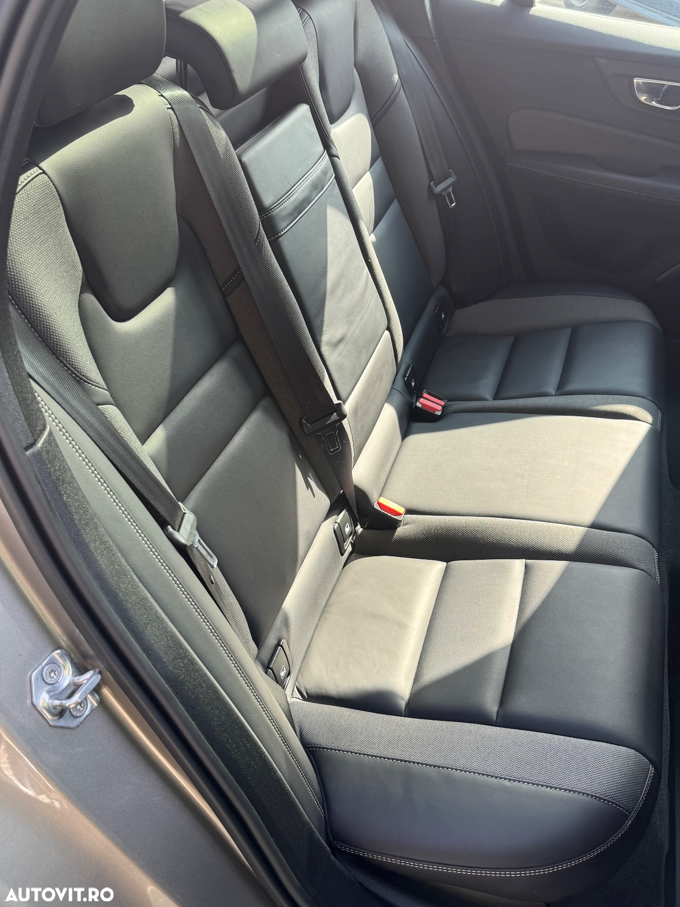 Volvo V60 T6 AWD Recharge Geartronic RDesign Expression - 17