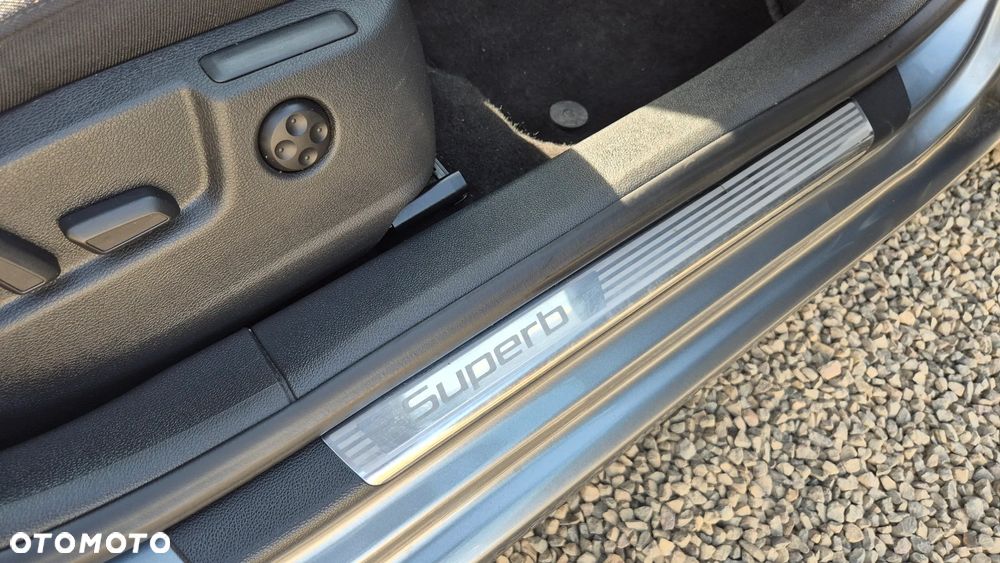 Skoda Superb 2.0 TDI DSG Exclusive - 27