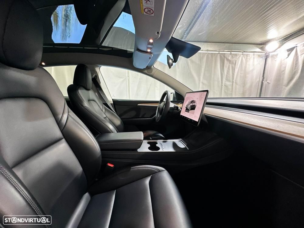 Tesla Model Y Performance Dual Motor AWD - 31