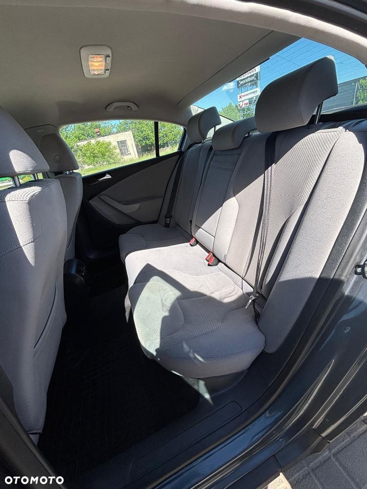 Volkswagen Passat 1.9 TDI Comfortline - 21