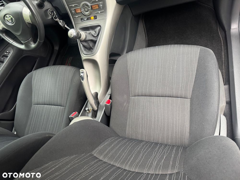 Toyota Auris 1.6 VVT-i Executive - 35