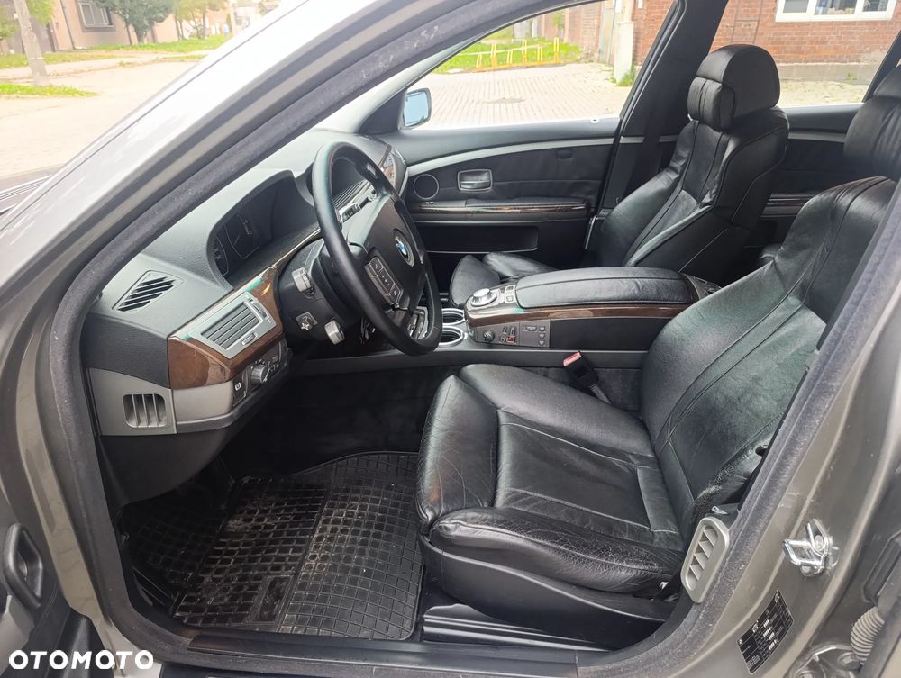 BMW Seria 7 735i - 9