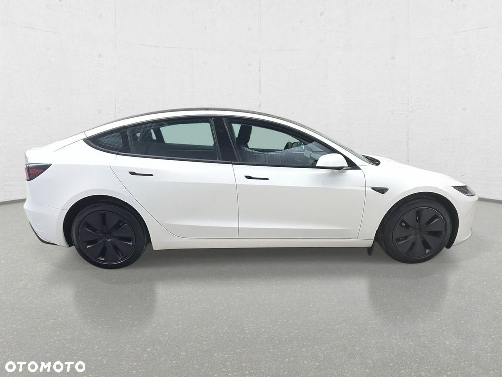 Tesla Model 3 - 8