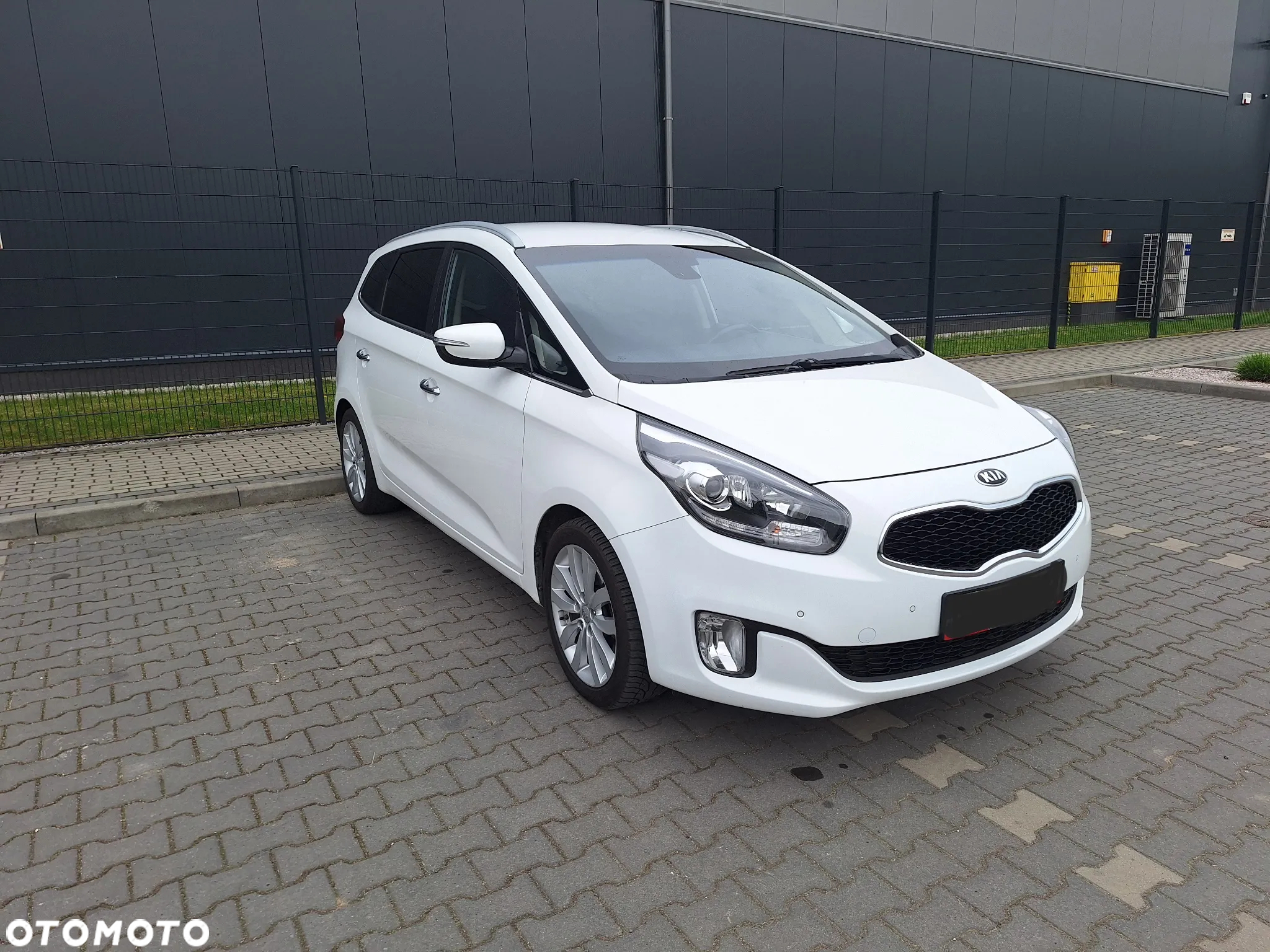 Kia Carens - 2