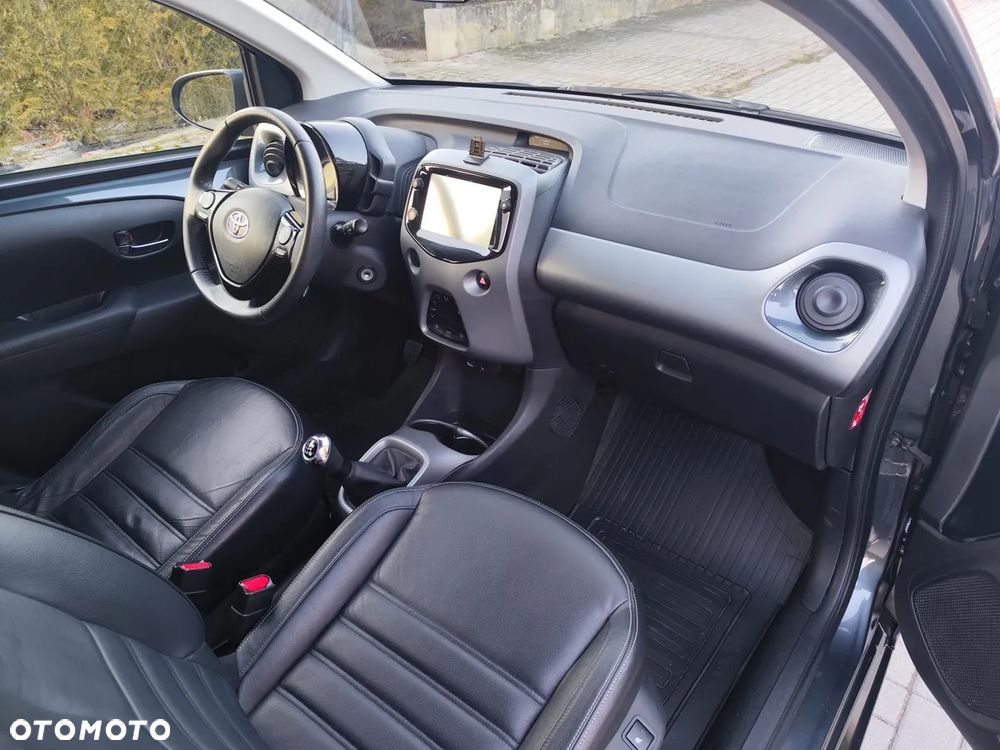Toyota Aygo x-clusiv - 8