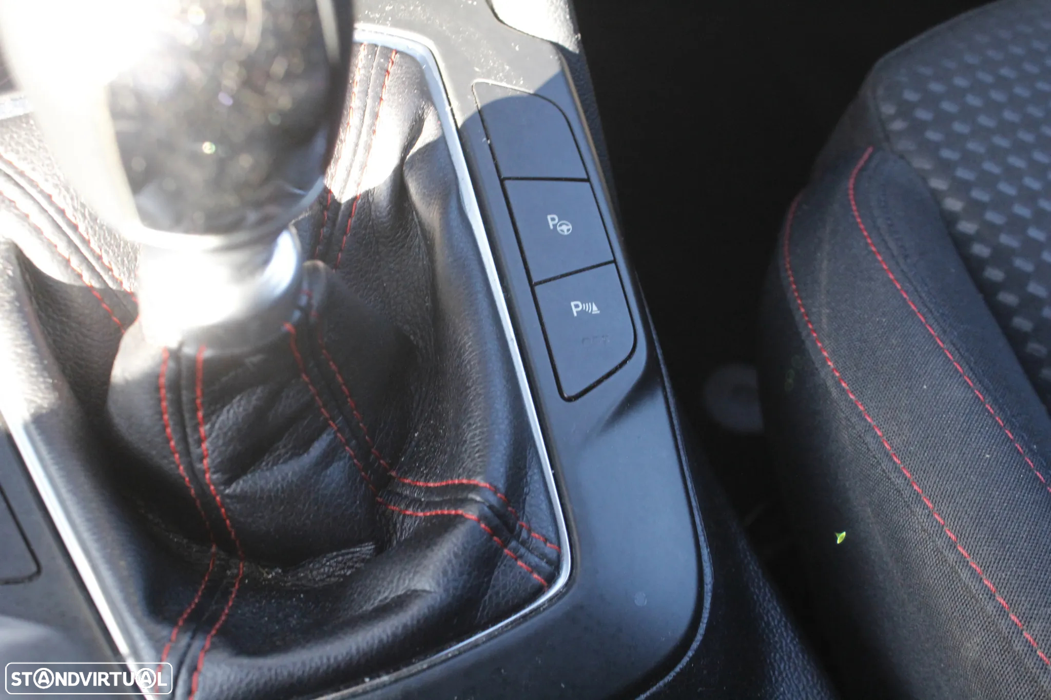 Ford Focus 1.0 EcoBoost MHEV ST-Line - 28