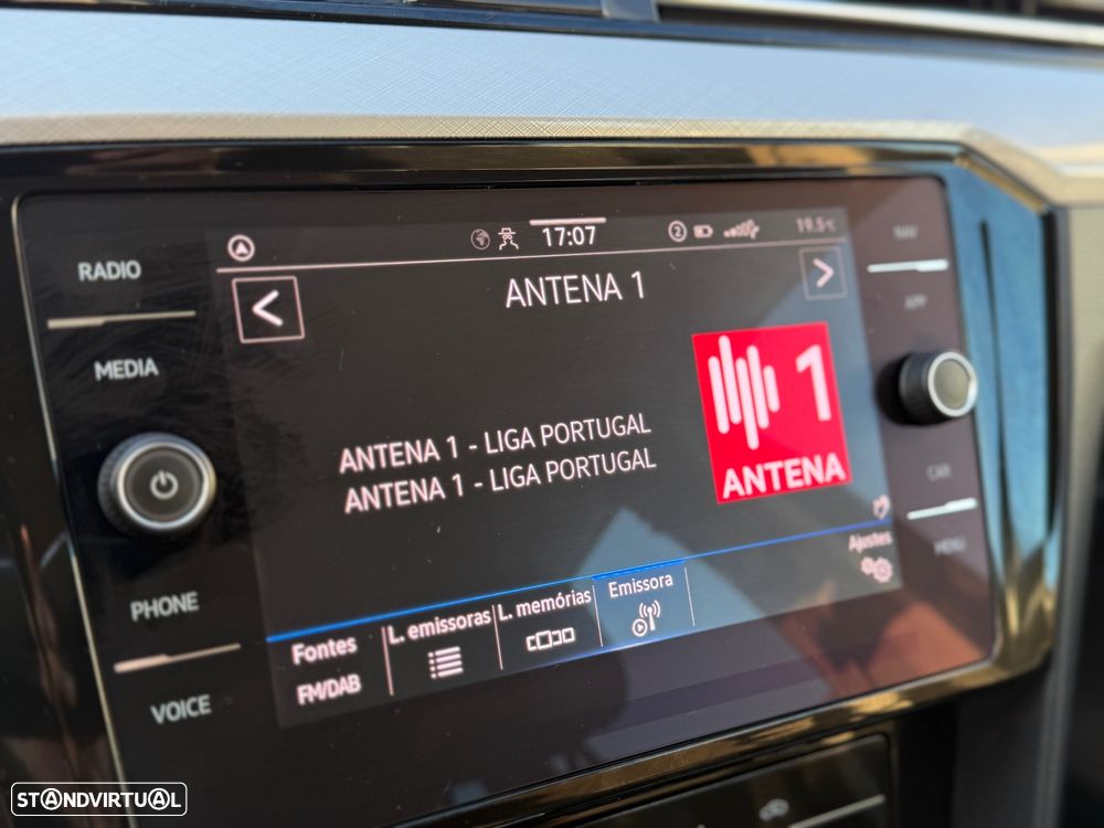 VW Passat Variant 2.0 TDi Business DSG - 23