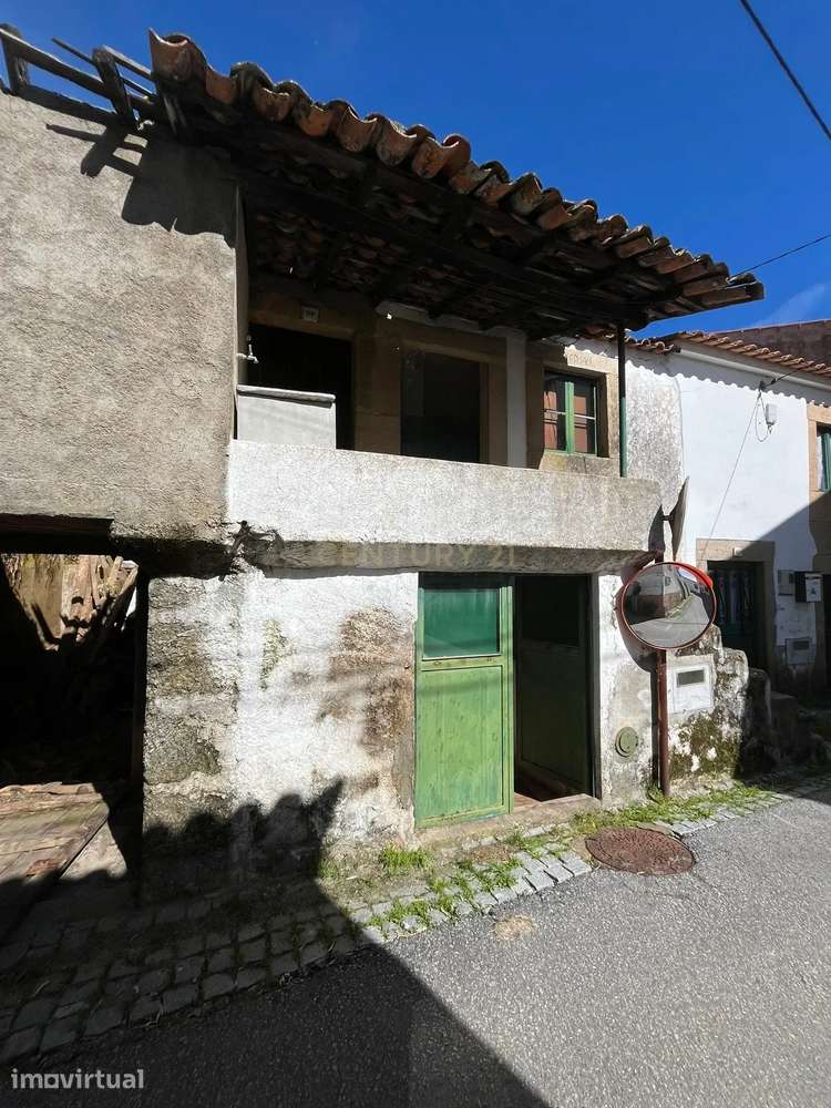 Duas moradias para reabilitação com projeto de unificação já desenvolv - Grande imagem: 2/16