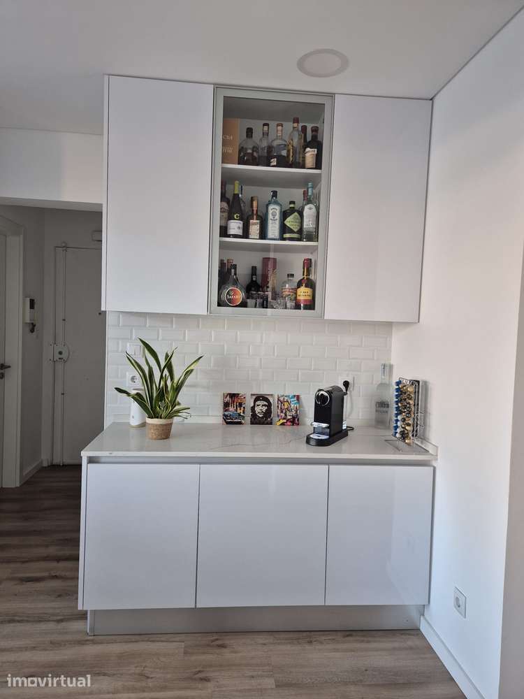 T4 remodelado no Lumiar | 140 m² + arrecadação de 15 m² - Grande imagem: 5/22