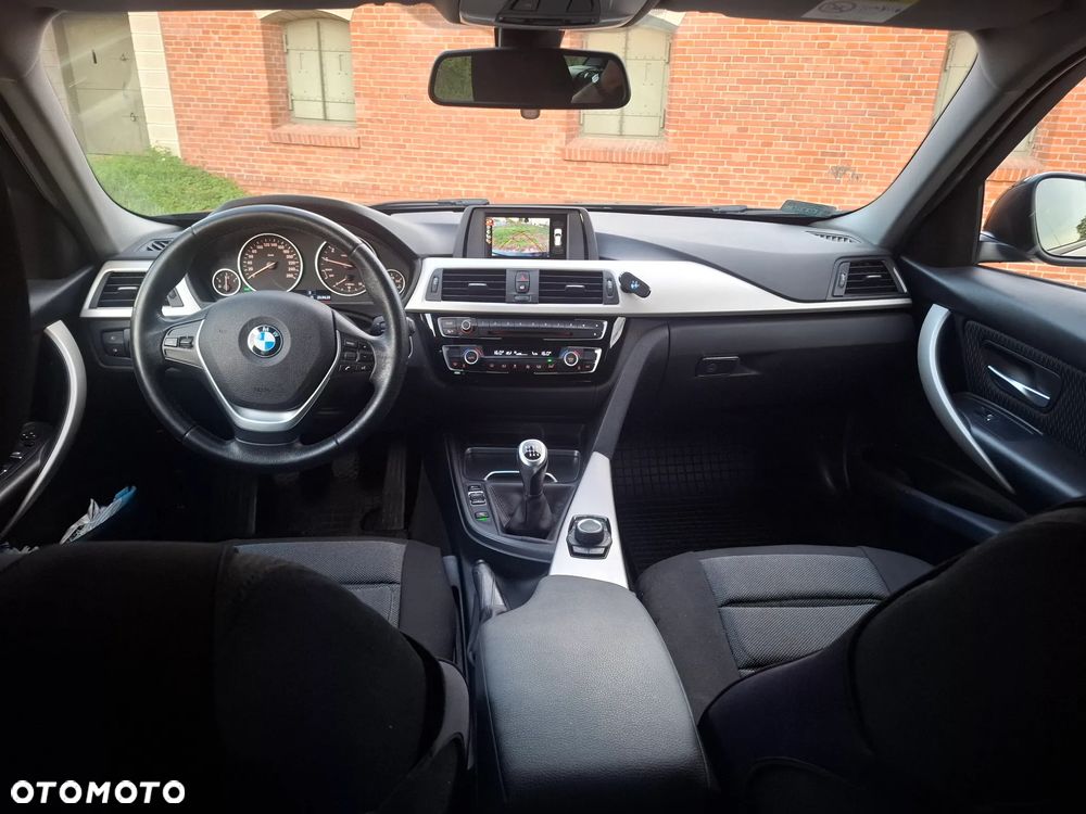 BMW Seria 3 318i - 9